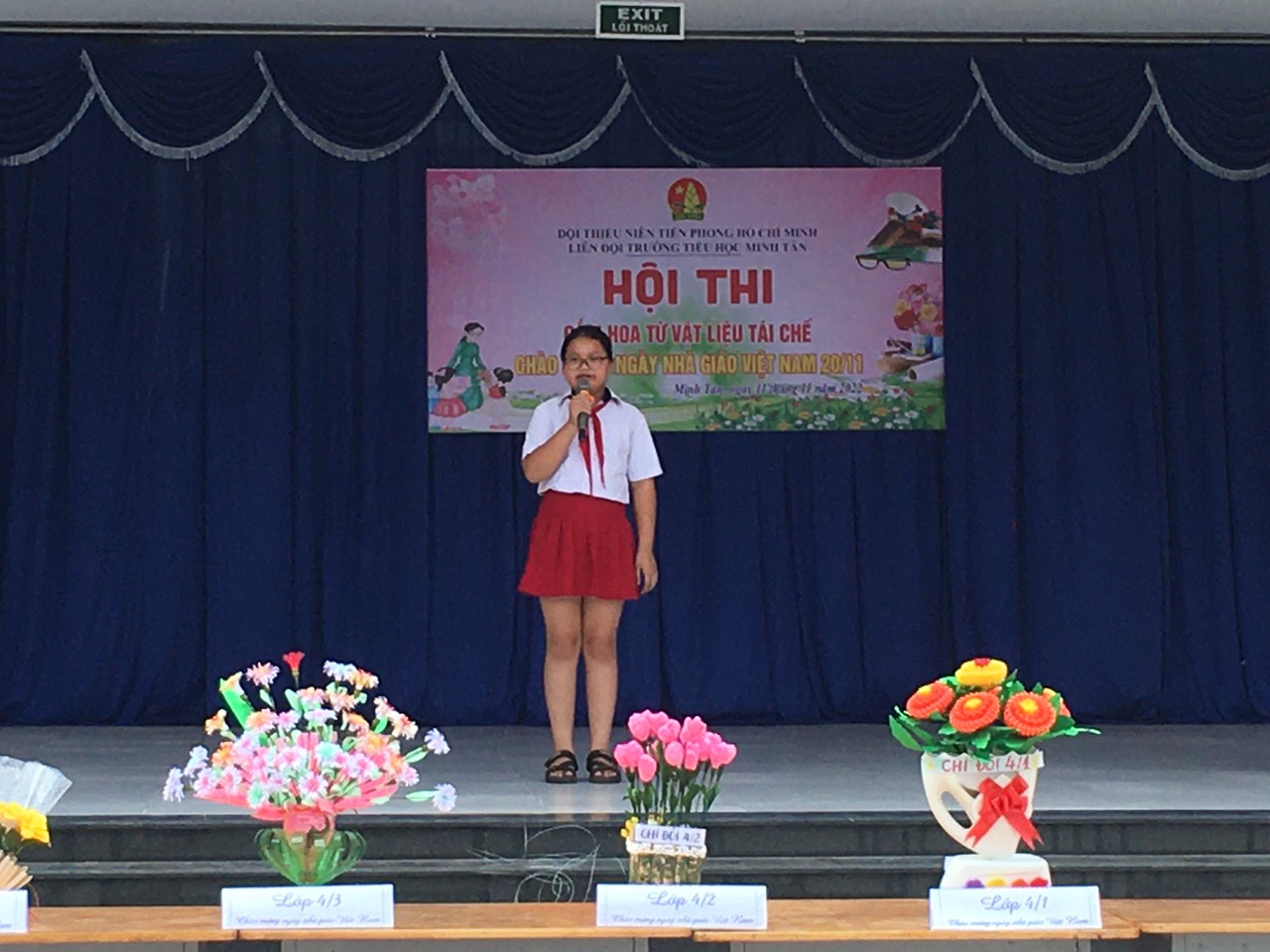 HỘI THI "CẮM HOA TỪ VẬT LIỆU TÁI CHẾ" CHÀO MỪNG NGÀY NHÀ GIÁO VIỆT NAM 20/11
