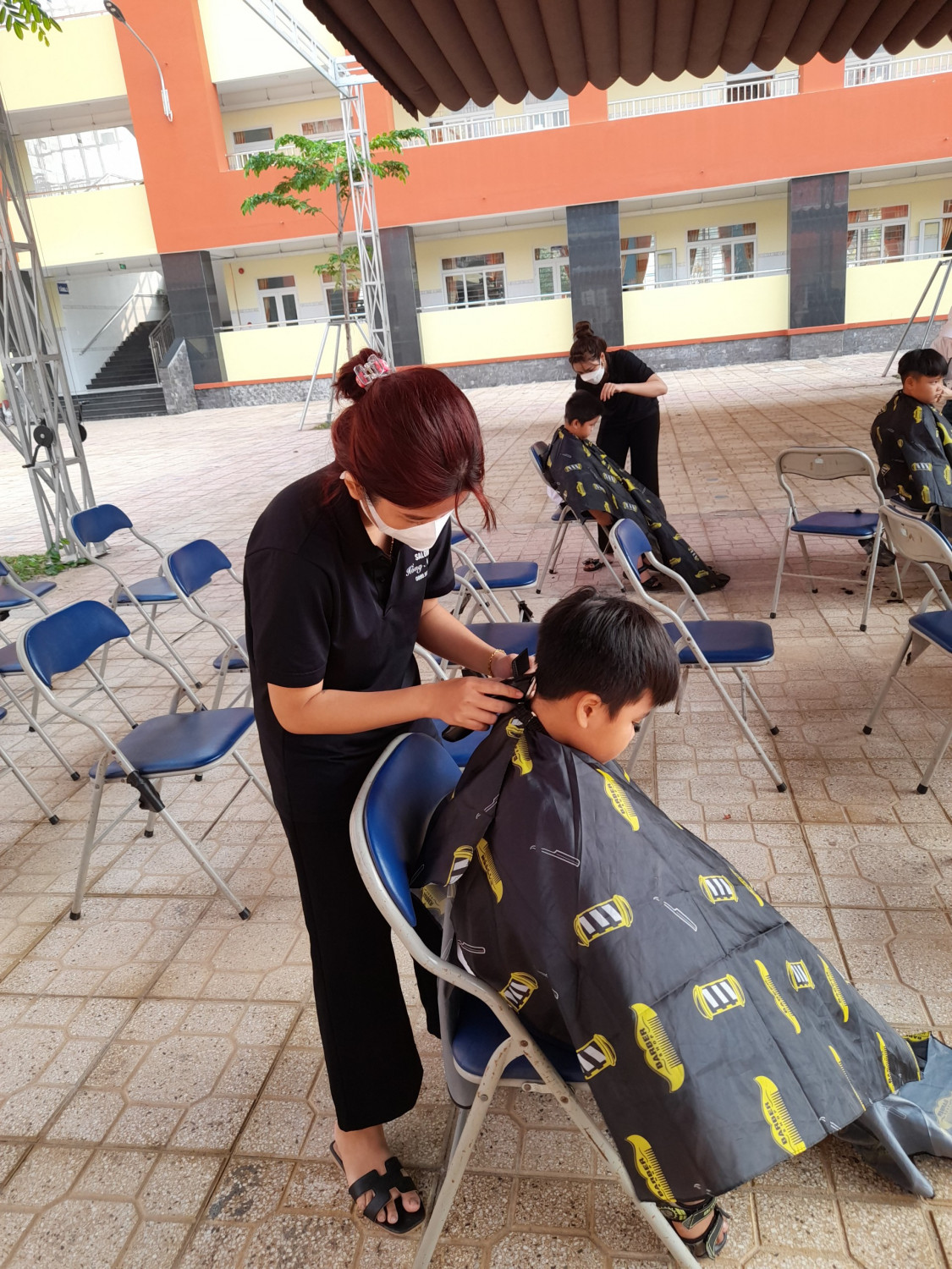 HOẠT ĐỘNG CẮT TÓC MIỄN PHÍ CHO HỌC SINH