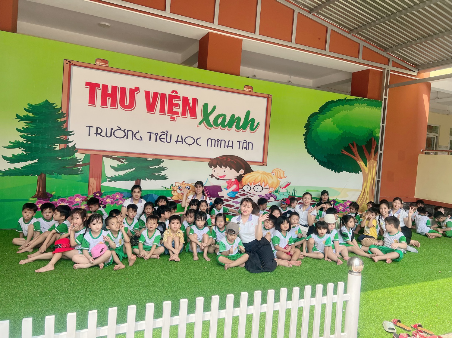 TRƯỜNG MẪU GIÁO MINH TÂN THAM QUAN TRƯỜNG TH MINH TÂN