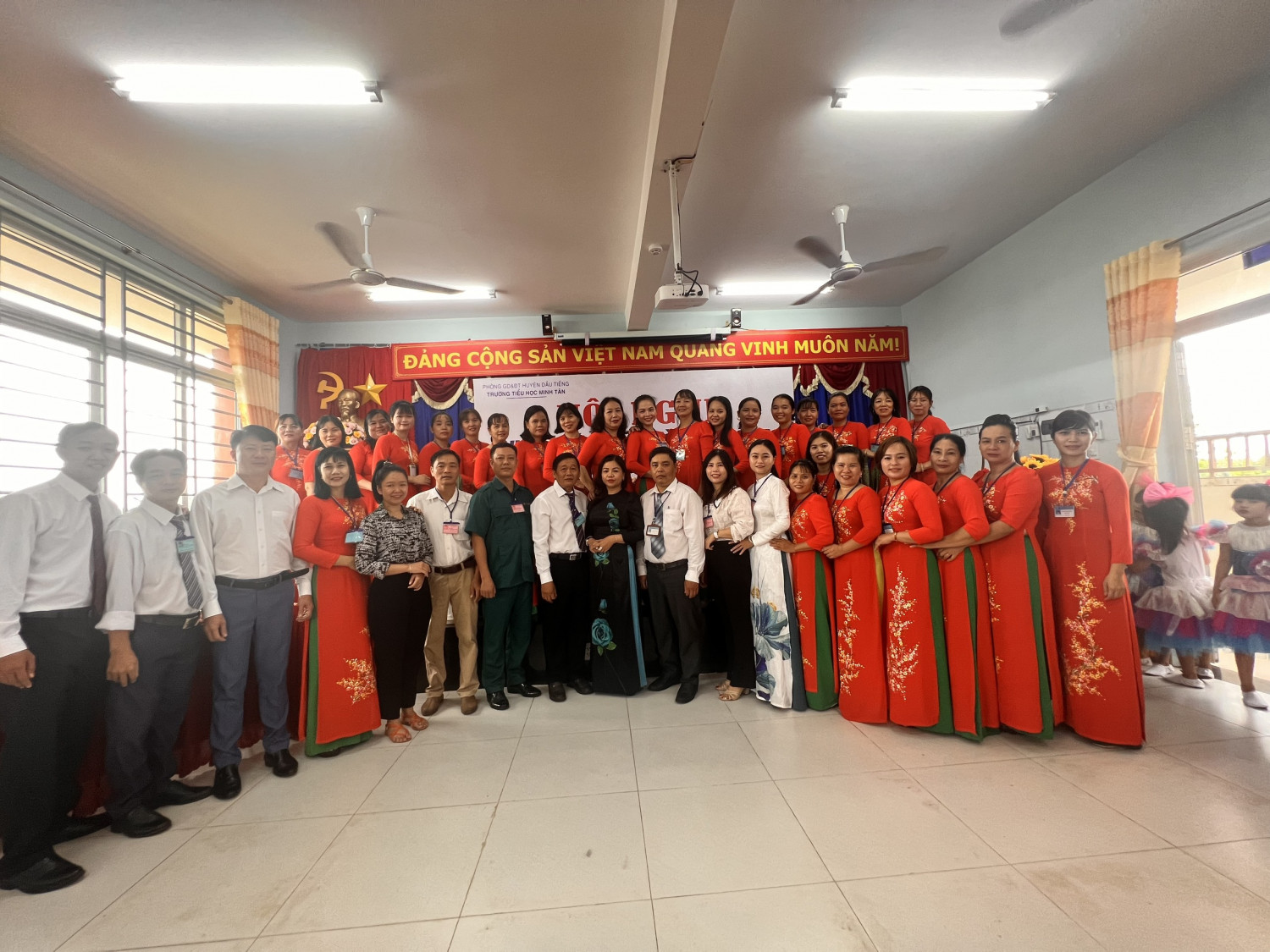 HỘI NGHỊ VIÊN CHỨC VÀ NGƯỜI LAO ĐỘNG NĂM HỌC 2023-2024