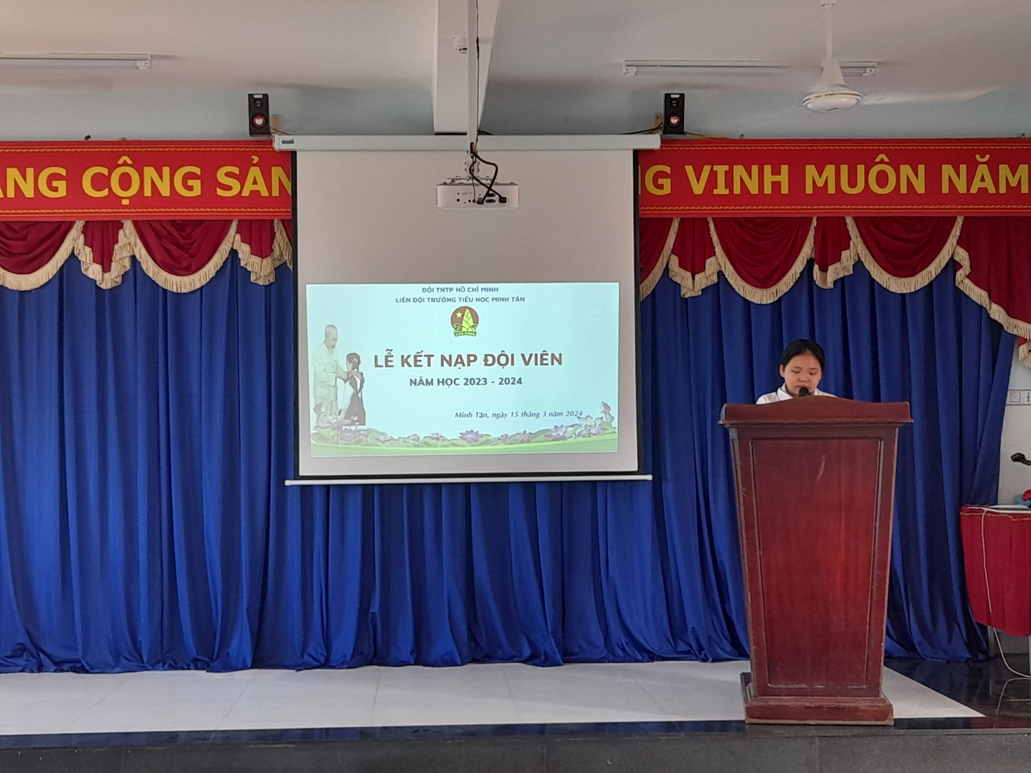 LỄ KẾT NẠP ĐỘI VIÊN VÀ NGÀY HỘI CÔNG NHẬN CÁC CHUYÊN HIỆU RÈN LUYỆN ĐỘI VIÊN NĂM HỌC 2023 - 2024