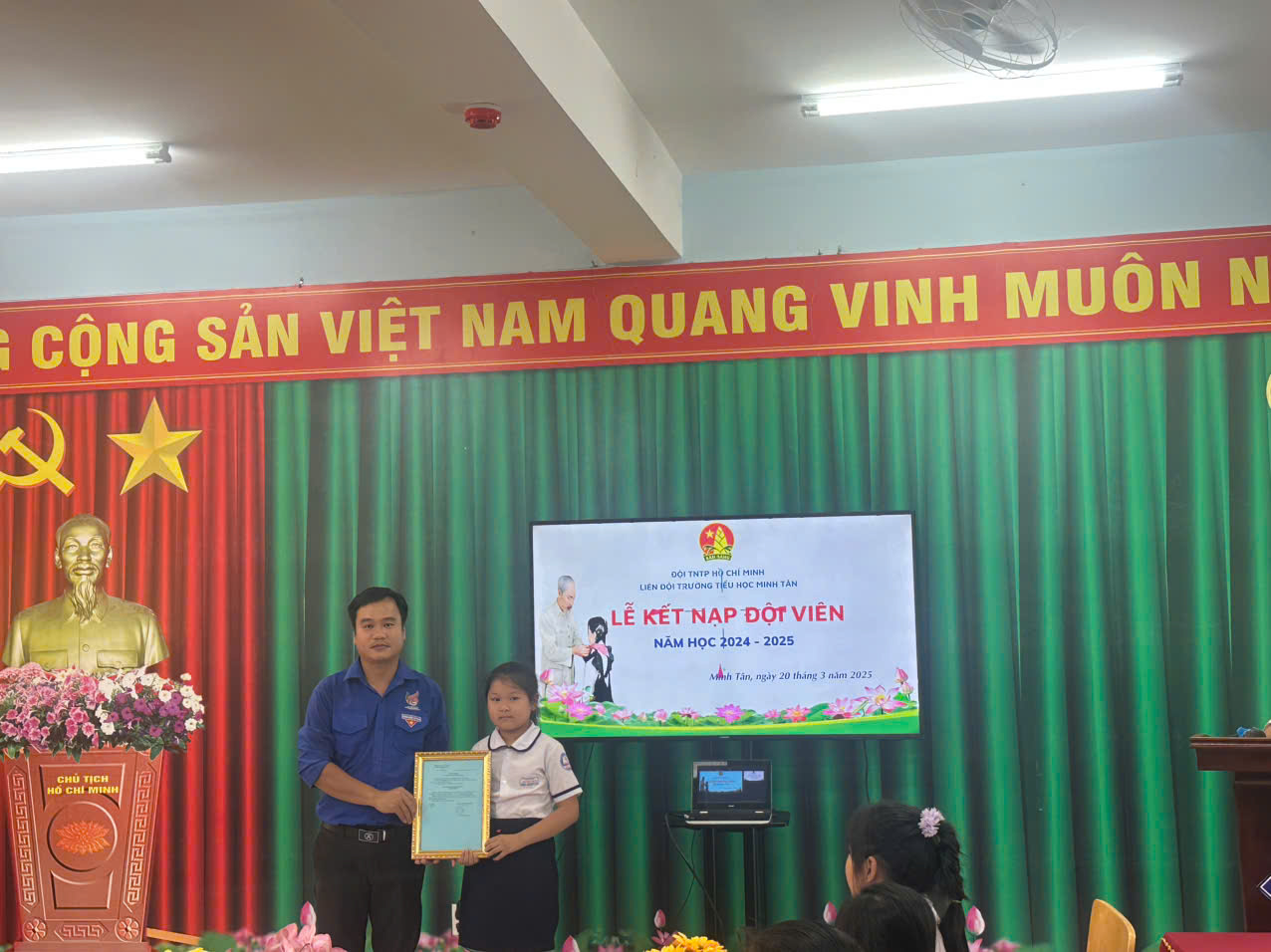 LỄ KẾT NẠP ĐỘI VIÊN VÀ NGÀY HỘI CÔNG NHẬN HOÀN THÀNH CHƯƠNG TRÌNH RÈN LUYỆN ĐỘI VIÊN NĂM HỌC 2024-2025