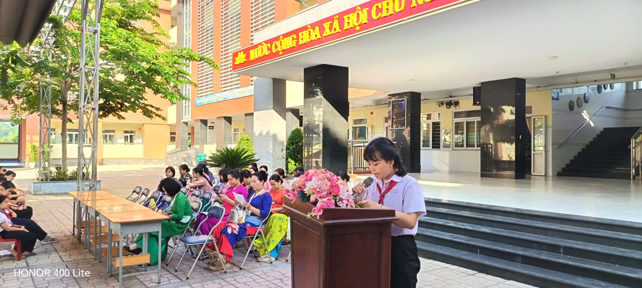 SINH HOẠT THEO BƯỚC CHÂN NHỮNG NGƯỜI ANH HÙNG "NĂM ĐỘI VIÊN ĐẦU TIÊN"